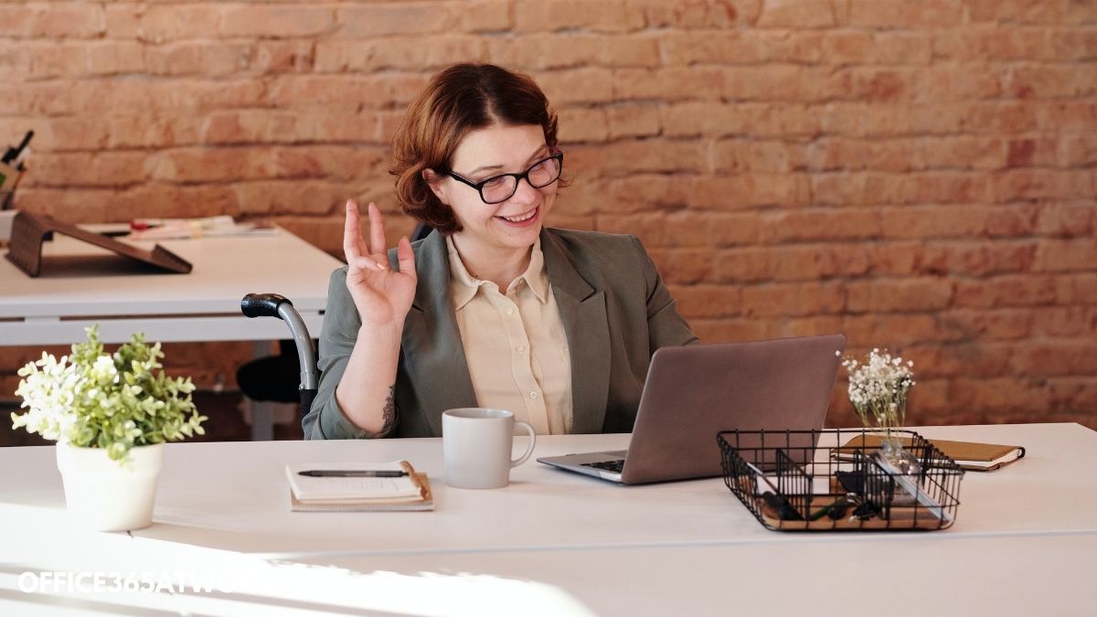 microsoft teams open in background